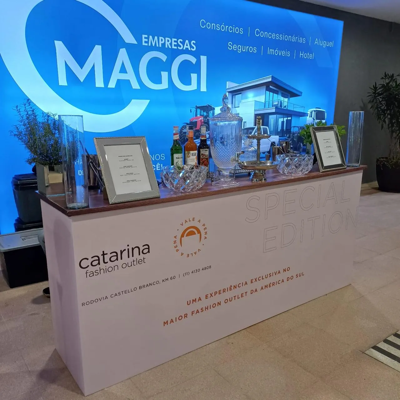 Balcão e painel de LED de stand corporativo