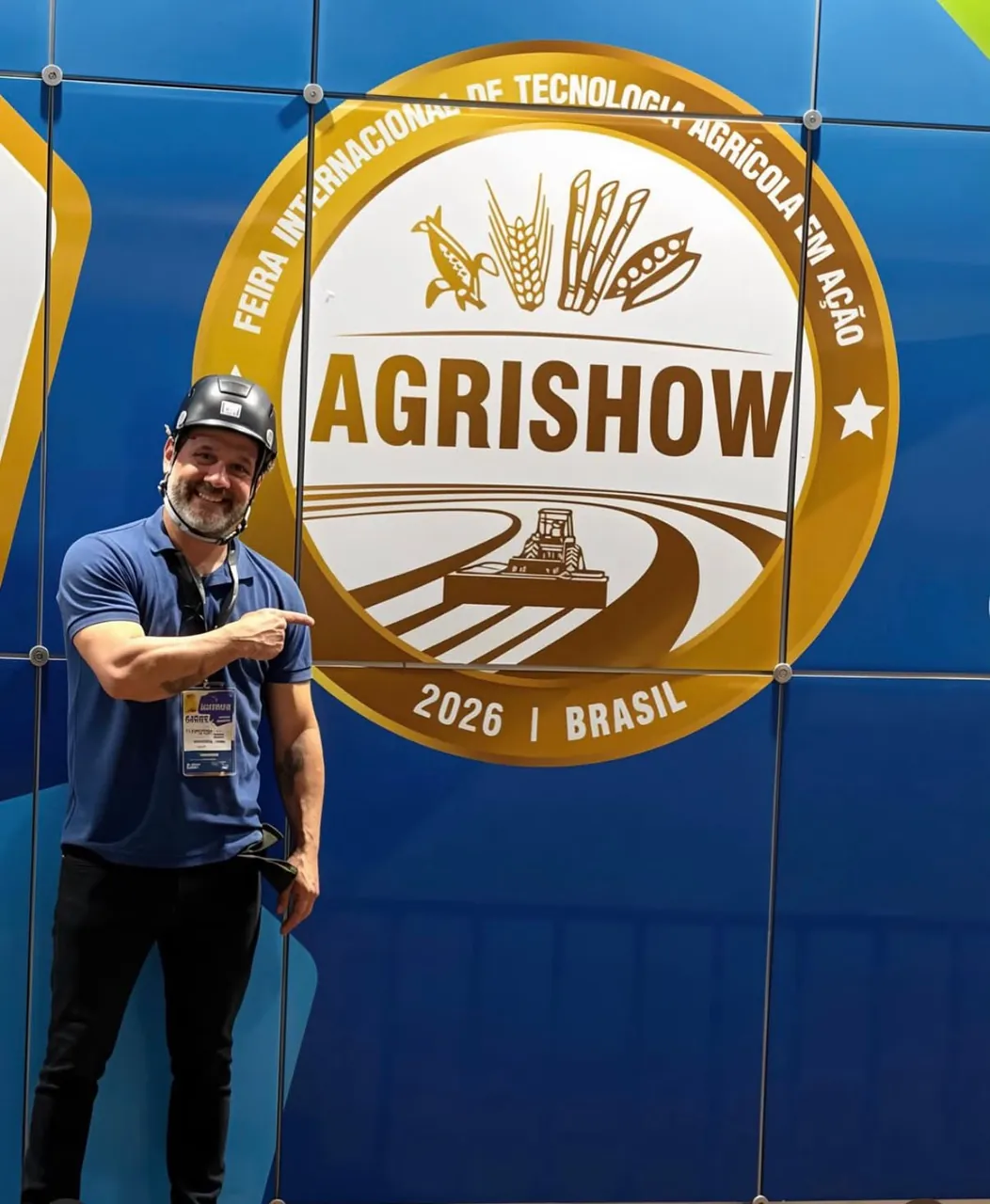 Selo da Agrishow 2026 em painel de LED