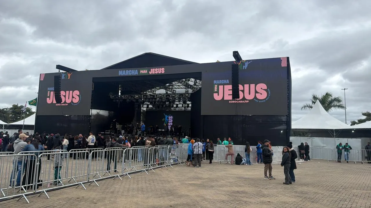 Palco Marcha para Jesus com grades de contenção